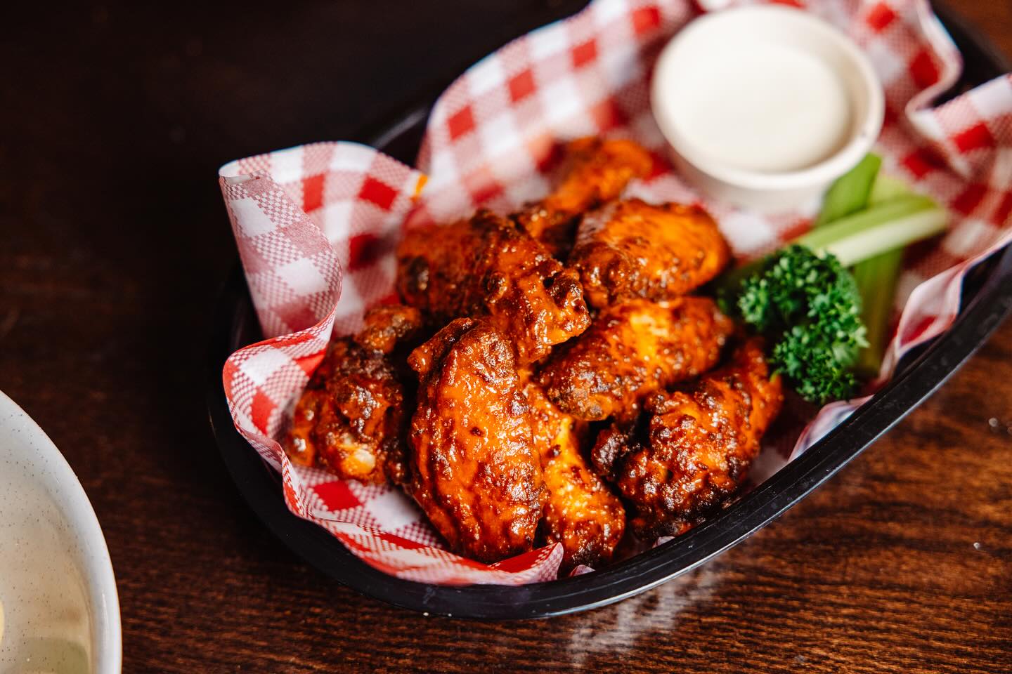 Chicken wings with dipping sauce
